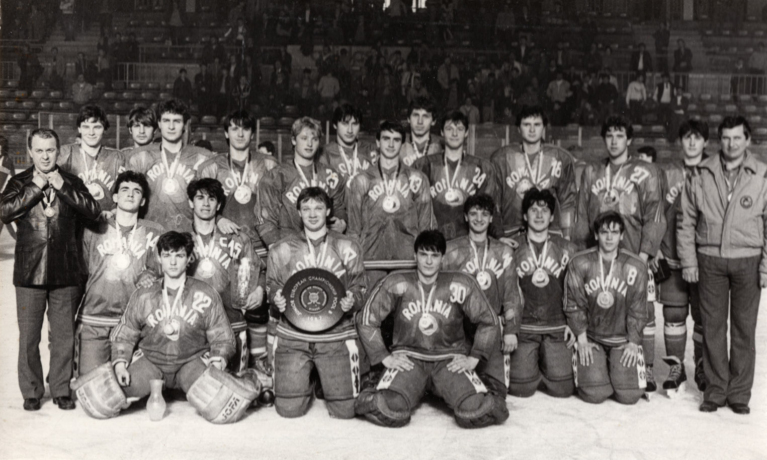Reprezentativa Romaniei castigatoarea Campionatului European de Juniori (18 ani) - grupa valorica B | 3-9 aprilie 1987 | Bucuresti - patinoarul 23 August